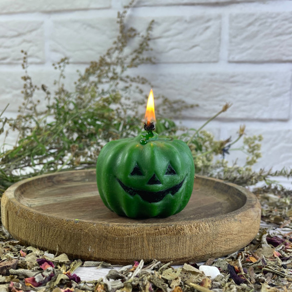 Восковая зеленая свеча - тыква Halloween