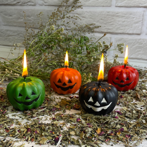 Восковая зеленая свеча - тыква Halloween
