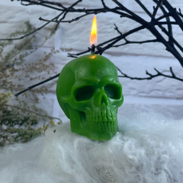 Восковая зеленая свеча - череп